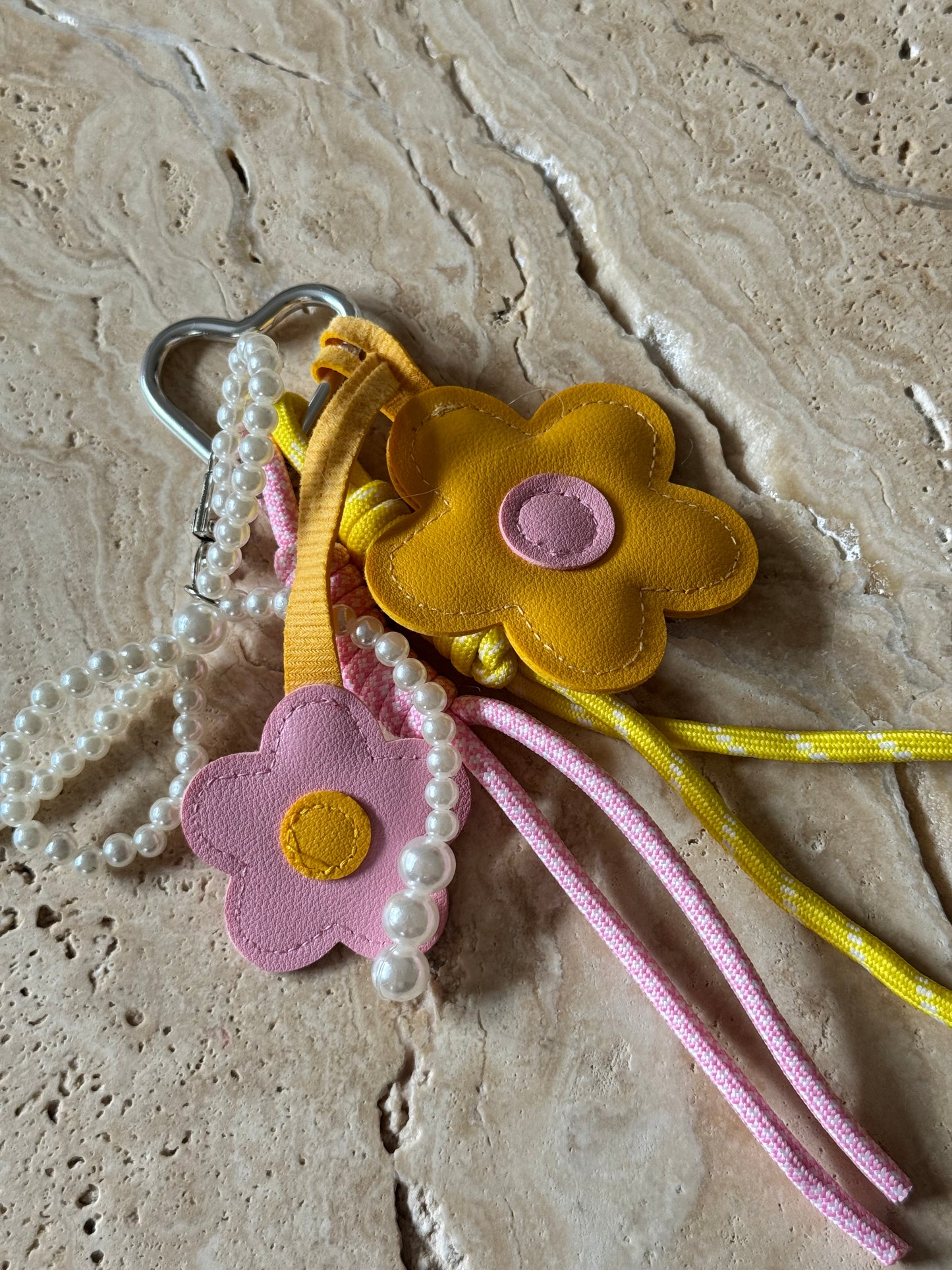 Charm Anhänger „Blumen Girl“