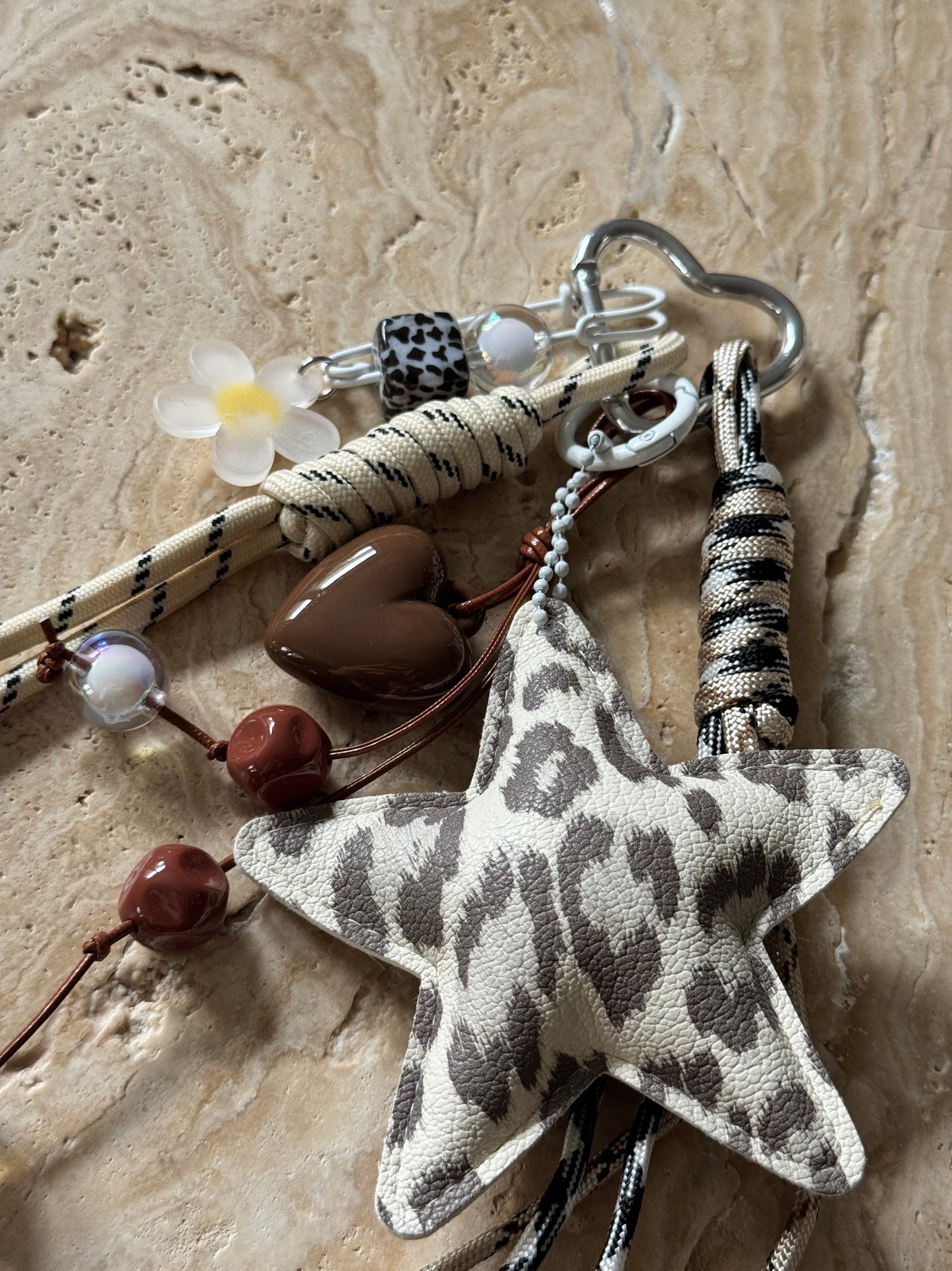 Charm Anhänger „White Leo“