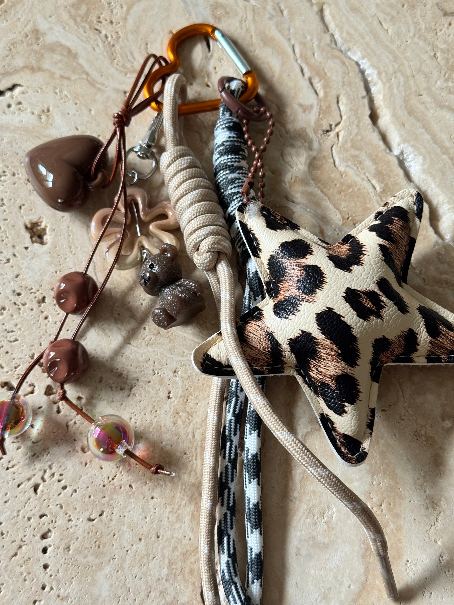 Charm Anhänger „Brown Leo“