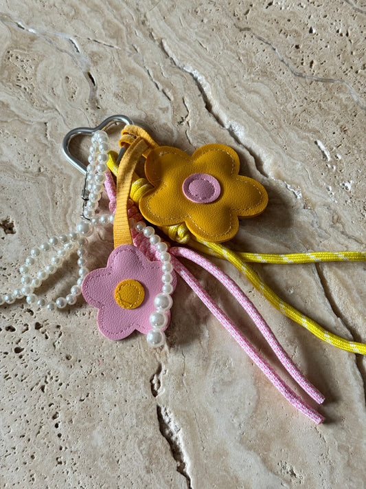Charm Anhänger „Blumen Girl“